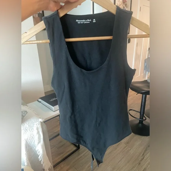 Abercrombie scoop neck bodysuit - Picture 2 of 3